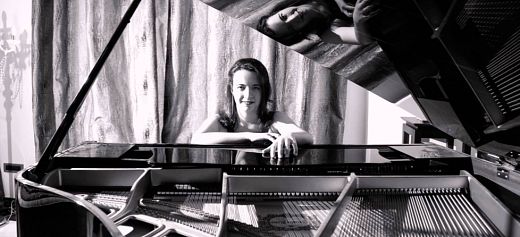 Η ταλαντούχα νεαρή πιανίστρια που κατάφερε να σαγηνεύσει τους Νεοϋορκέζους