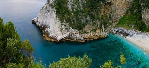 Μια ελληνική παραλία στις πιο εντυπωσιακές στον κόσμο