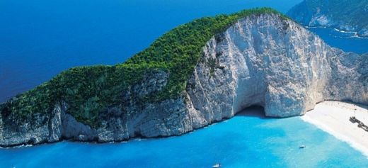 A Greek beach among the top 10 breathtaking beaches