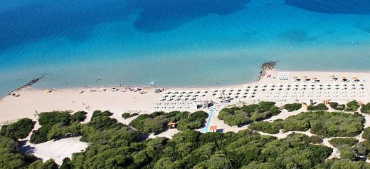 2 Greek beaches among the 10 best beach holidays in Europe for families with babies
