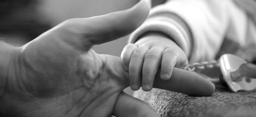 Νέα έρευνα δείχνει ότι η ενασχόληση του πατέρα με το μωρό επηρεάζει την νοητική ανάπτυξη