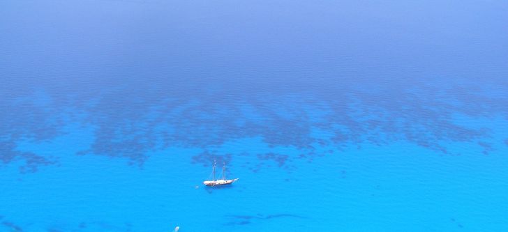 Ελληνική παραλία έχει τα πιο γαλάζια νερά στον κόσμο