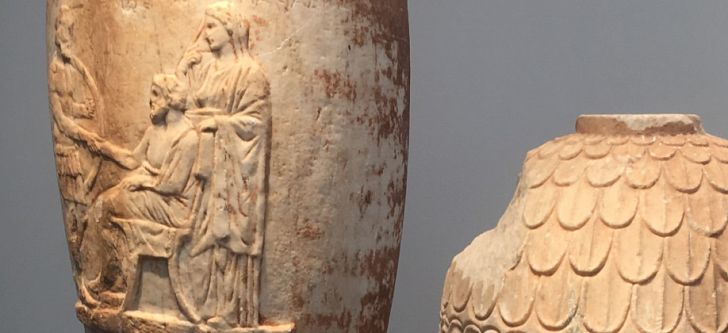 Greek archaeologist identified two ancient Greek vases on sale