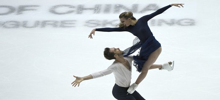 Gabriella Papadakis and Guillaume Cizeron became the first ice dancers to break through the 200-point barrier