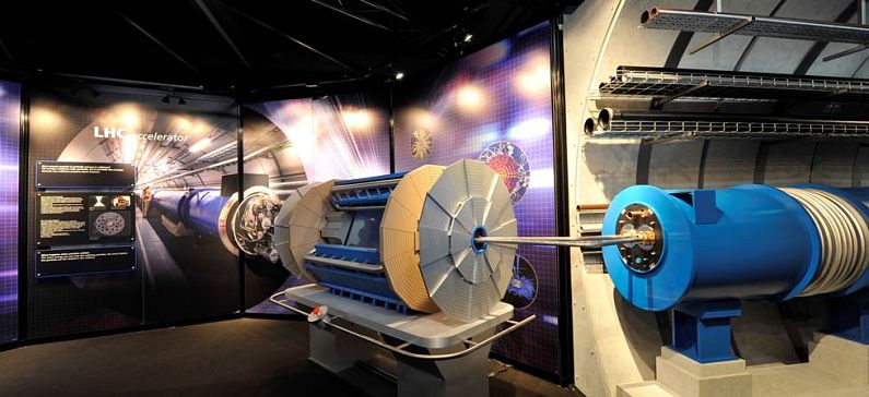 The CERN exhibition comes to Athens