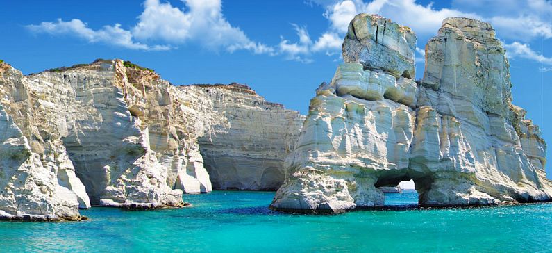 A Greek island among the world’s most pinned locations by Britons