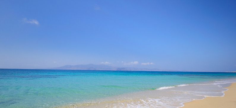 2 Greek beaches among the best in the Mediterranean