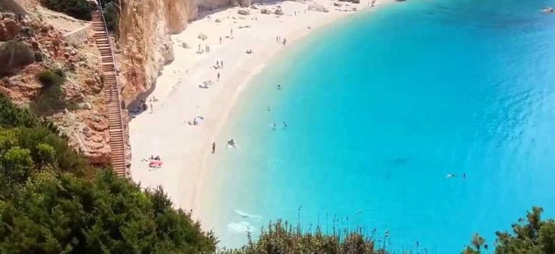 3 Greek beaches in the world’s 20 greatest beaches