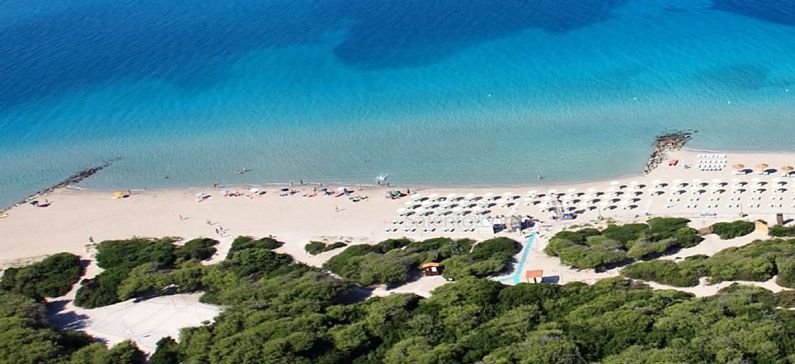 2 Greek beaches among the 10 best beach holidays in Europe for families with babies
