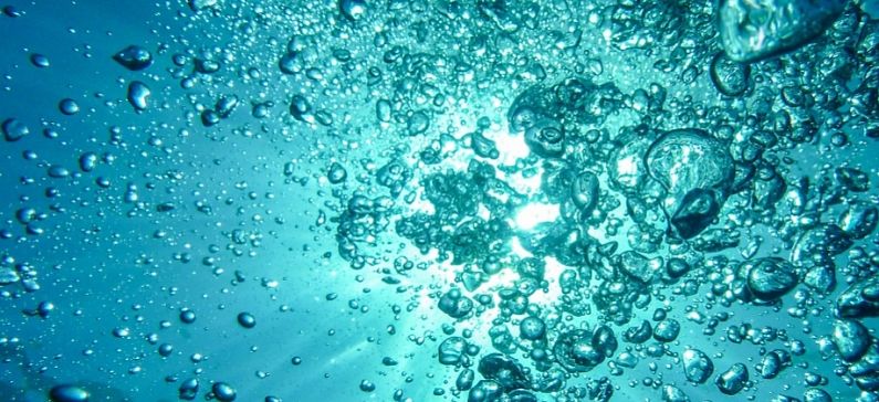 Έλληνας ερευνητής ρίχνει φως στις περίεργες ιδιότητες του νερού και του πάγου