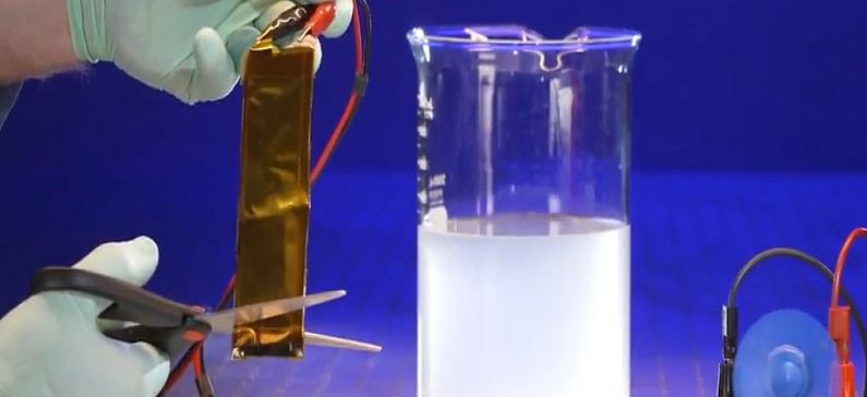 Έλληνας ερευνητής ανέπτυξε μια ασφαλέστερη και ανθεκτικότερη μπαταρία λιθίου-ιόντων που λειτουργεί κάτω από ακραίες συνθήκες