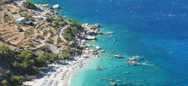 10 μέρη στην Ελλάδα που πρέπει να επισκεφθείτε αυτό το καλοκαίρι